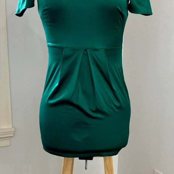 Emerald Green Dress With Half Lace Bodice - Picture 3 of 8